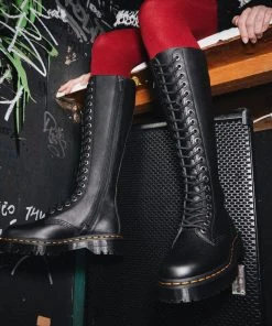 Dr. Martens 1B60 Bex Pisa 20-Gaats Platform Boots Black New In