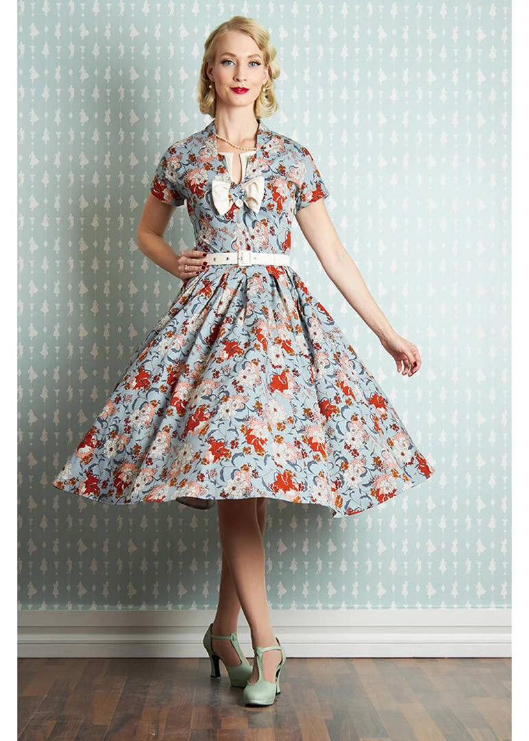 New In Miss Candyfloss Alessandra Regina Floral 50's Swing Dress Sky Blauw