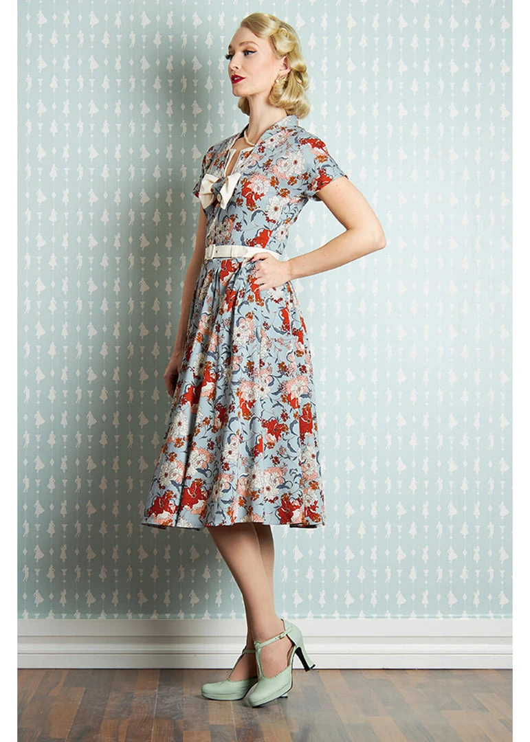 New In Miss Candyfloss Alessandra Regina Floral 50's Swing Dress Sky Blauw